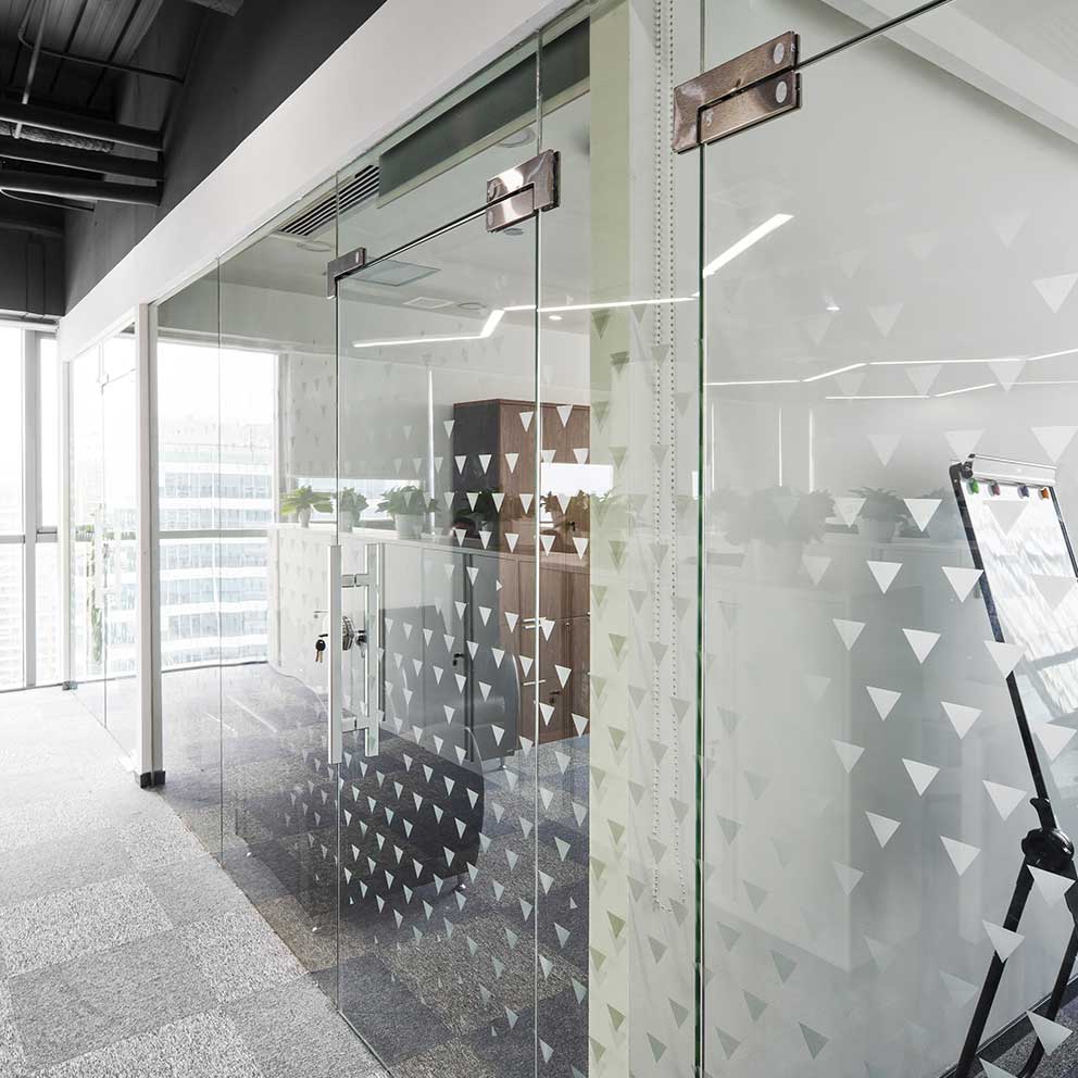 https://kingsoffrosting.com.au/wp-content/uploads/2023/05/Office-Window-Frosting-02.jpg