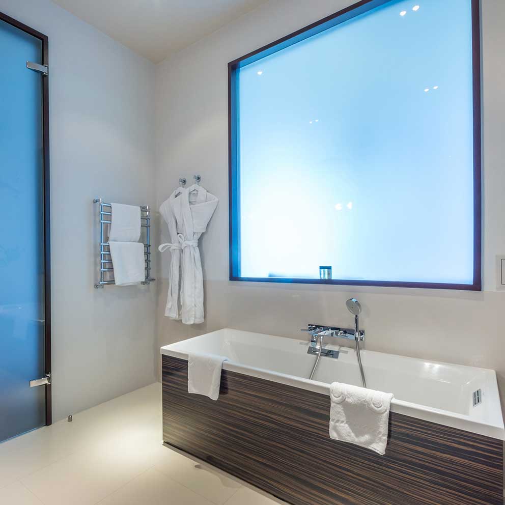 https://kingsoffrosting.com.au/wp-content/uploads/2023/05/Residential-Window-Frosting-01.jpg